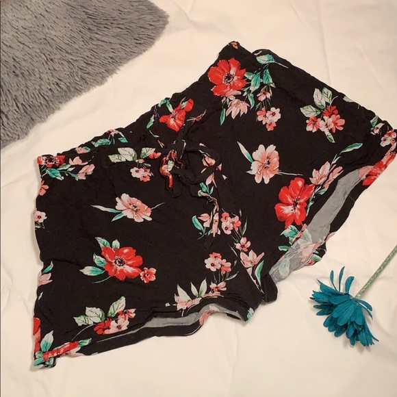 black floral shorts - Picture 1 of 1